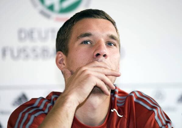 Lukas Podolski (Deutschland) - Pressekonferenz Fußball Herren Nationalteam 2008, Vdig Porträt Düsseldorf Nachdenklichkeit,