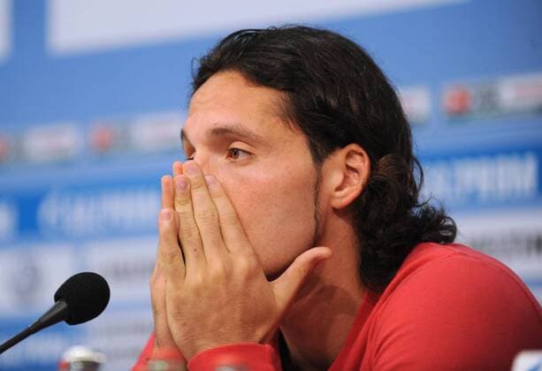 Kevin Kuranyi (Schalke) - Pressekonferenz zu seinem Rauswurf aus der Nationalmannschaft Fußball 1. BL Herren Saison 2008 2009, FC Schalke 04, Porträt Gelsenkirchen Enttäuschung,