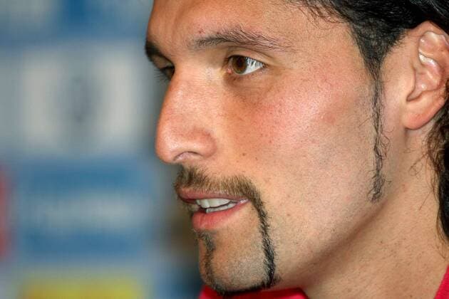 Kevin Kuranyi (Schalke) nimmt auf der Pressekonferenz Stellung zu seinem Rauswurf aus der deutschen Nationalmannschaft Fußball 1. BL Herren Saison 2008 2009, FC Schalke 04, Pressekonferenz, Pressetermin Porträt Gelsenkirchen