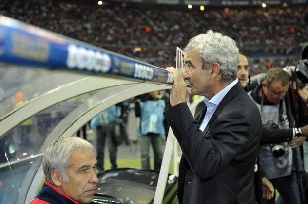 Nationaltrainer Raymond Domenech (Frankreich, re.) -  Fußball Länderspiel Herren Freundschaftsspiel 2008, Testspiel, Test, Nationalteam Gruppe Paris