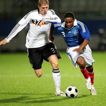 Kevin Schindler (Deutschland U21, li.) gegen Charles N Zogbia (Frankreich U21) -  (pan28312) Fußball Länderspiel Herren U21 EM Quali 2008, U 21, Nationalmannschaft, Nationaltrikot, Frankreich U21 - Deutschland U21 0:1 Gruppe Metz Dynamik,