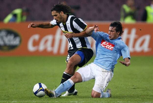 Amauri (Juventus Turin, li.) gegen Ezequiel Lavezzi (Neapel) -  Fußball Herren Serie A 2008 2009, 1. Italienische Liga, SSC Napoli - Juventus Turin 2:1, Juve Gruppe Neapel Dynamik, Kampf,