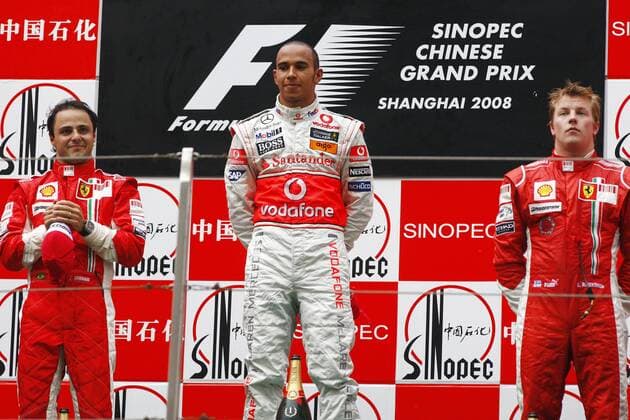 Siegerehrung Grand Prix von China 2008 - v.li.: Felipe Massa (Brasilien Ferrari), Sieger Lewis Hamilton (England McLaren Mercedes), Kimi Räikkönen (Finnland Ferrari) -  Motorsport Grand Prix Herren Großer Preis von China 2008, Formel 1 Weltmeisterschaft, F1, F, GP, WM Gruppe Shanghai