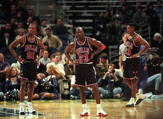 Michael Jordan (Mitte), Dennis Rodman (li.) und Scottie Pippen (alle Chicago Bulls) enttäuscht - Basketball Herren NBA 1996 1997 Gruppe Enttäuschung, EDITORIAL USE ONLY