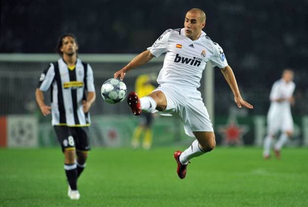Fabio Cannavaro (Real Madrid) am Ball -  Fußball EC 1 Herren Champions League 2008 2009, Juventus Turin - Real Madrid CF 2:1, Juve, Einzelbild Turin Dynamik,