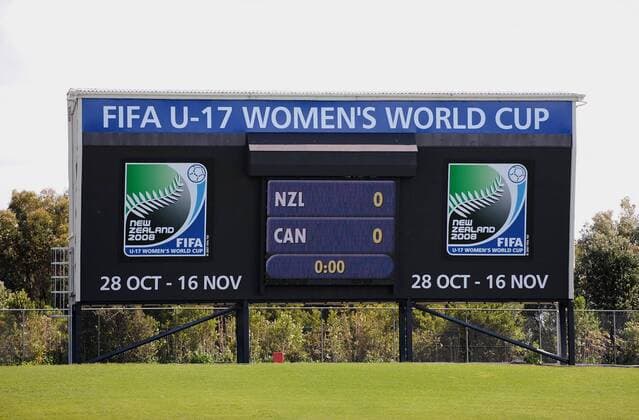 Anzeigetafel ist für das Eröffnungsspiel der Frauen U17 WM 2008 zwischen Neuseeland und Kanada am 28. Oktober programmiert - Fußball WM Damen U17 WM 2008, U17 Nationalteam, Nachwuchs, Jugend, Junioren, Frauen, Frauenfußball Totale Auckland
