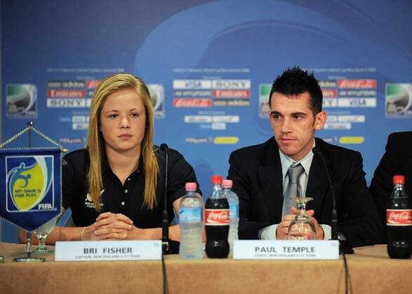 Briony Fisher (li.) und Trainer Paul Temple (beide Neuseeland) anlässlich der Pressekonferenz zum Eröffnungsspiel der Frauen U17 WM 2008 - Fußball WM Damen U17 WM 2008, U17 Nationalteam, Nachwuchs, Jugend, Junioren, Frauen, Frauenfußball Gruppe Auckland