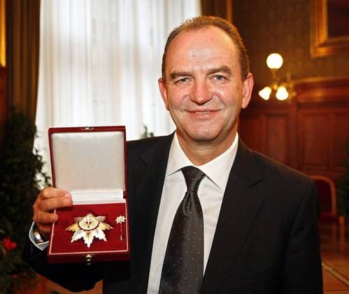 Herbert Prohaska (Österreich) wird das silberne Ehrenzeichen für Verdienste um das Land verliehen -  Fußball Herren Auszeichnung 2008, Porträt Wien