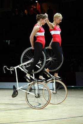 Kathrin Schultheis und Sandra Sprinkmeier (beide Deutschland) Radsport Damen WM 2008, Kunstradfahren, Kunstrad, Kunstradsport, Rad, Hallenradsport, Halle, Indoor, Gruppe Zweier, 2er, 2 er, Nationaltrikot, Dornbirn