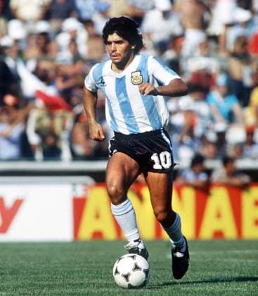 Diego Armando Maradona (Argentinien) -  Fußball Länderspiel Herren WM 1982, Nationalteam, Nationaltrikot, Einzelbild Barcelona Dynamik,