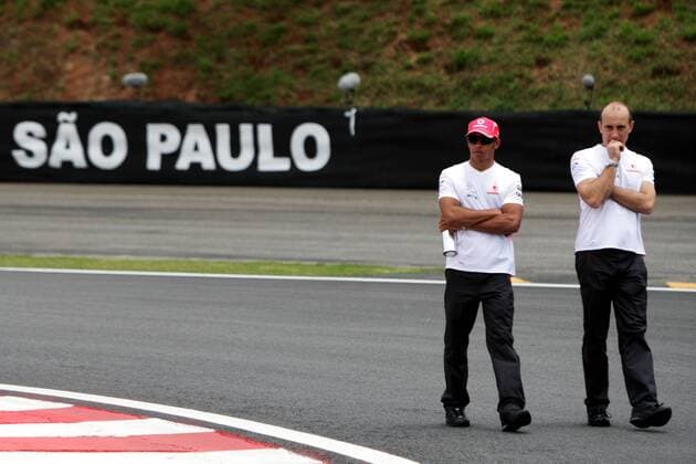Lewis Hamilton (England, li.) und Renningenieur Phil Prew (Australien beide McLaren Mercedes) bei der Streckenbesichtigung in Sao Paulo -  Motorsport Grand Prix Herren Großer Preis von Brasilien 2008, Formel 1 Weltmeisterschaft, F1, F, GP, WM Gruppe Interlagos Sao Paulo