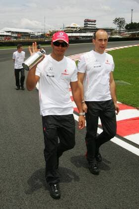 Lewis Hamilton (England, li.) und Renningenieur Phil Prew (Australien beide McLaren Mercedes) bei der Streckenbesichtigung -  Motorsport Grand Prix Herren Großer Preis von Brasilien 2008, Formel 1 Weltmeisterschaft, F1, F, GP, WM Gruppe Interlagos Sao Paulo