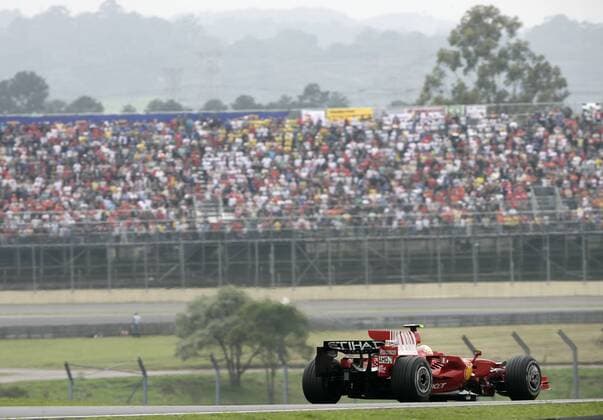 Felipe Massa (Brasilien Ferrari) in seinem Boliden Motorsport Grand Prix Herren Großer Preis von Brasilien 2008, Formel 1 Weltmeisterschaft, F1, F, GP, WM, Freies Training Einzelbild Interlagos Sao Paulo
