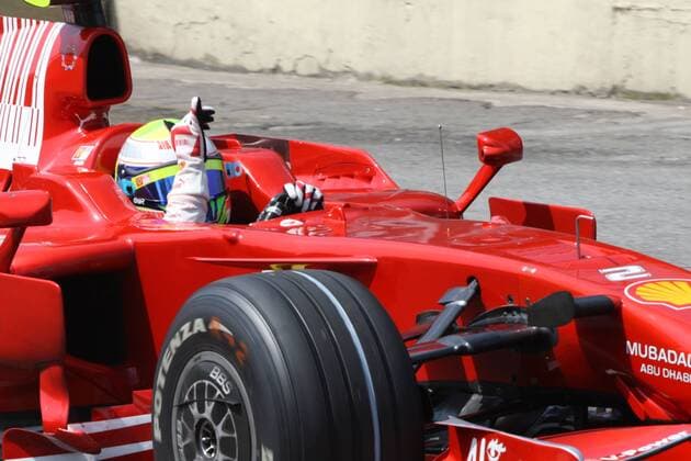 Felipe Massa (Brasilien Ferrari) bejubelt die Pole Position beim Grand Prix von Brasilien 2008 Motorsport Grand Prix Herren Großer Preis von Brasilien 2008, Formel 1 Weltmeisterschaft, F1, F, GP, WM, Qualifying Einzelbild Interlagos Sao Paulo Freude,