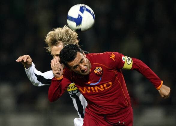 Christian Panucci (AS Rom, vorn) gegen Pavel Nedved (Juventus Turin) -  Fußball Herren Serie A 2008 2009, 1. Italienische Liga, Juventus Turin - AS Roma, Juve Gruppe Turin Dynamik,