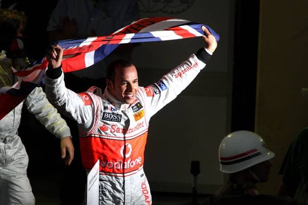 Lewis Hamilton (England McLaren Mercedes), F1 Weltmeister 2008 Motorsport Grand Prix Herren Großer Preis von Brasilien 2008, Formel 1 Weltmeisterschaft, F1, F, GP, WM Einzelbild Interlagos Sao Paulo Freude,