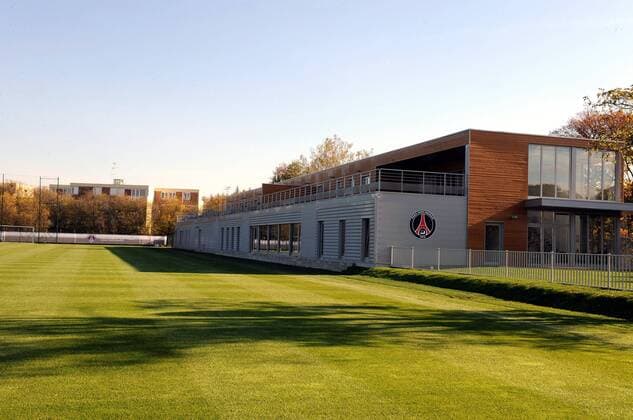 Gebäude am neuen Trainingszentrum von Paris St. Germain -  (pan28576) Fußball Herren Ligue 1 2008 2008, Paris Saint Germain, St. PSG, 1. Französische Liga, Totale o0 Fotostory Paris