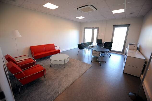 Büro im neuen Trainingszentrum von Paris St. Germain -  (pan28576) Fußball Herren Ligue 1 2008 2008, Paris Saint Germain, St. PSG, 1. Französische Liga, Totale o0 Fotostory Paris