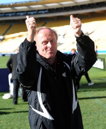 Bundestrainer Ralf Peter (Deutschland U17) - Schlussjubel - Fußball Länderspiel Damen U17 WM 2008, U 17 Frauen, Frauenfußball, Jugend, Nachwuchs, Junioren, Juniorinnen, Nationalteam Einzelbild Wellington Freude,