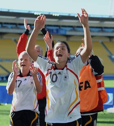 Dzsenifer Marozsan (Deutschland U17) - Schlussjubel - Fußball Länderspiel Damen U17 WM 2008, U 17 Frauen, Frauenfußball, Jugend, Nachwuchs, Junioren, Juniorinnen, Nationalteam Einzelbild Wellington Freude, Begeisterung,
