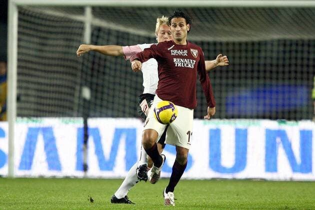 Nicola Amoruso (FC Turin) gegen Simon Kjaer (Palermo, hi.) -  Fußball Herren Serie A 2008 2009, 1. Italienische Liga, FC Torino - US Palermo 1:0 Gruppe Turin Dynamik,