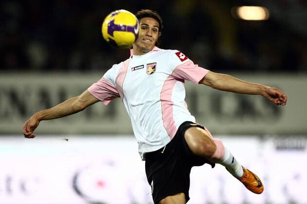 Edinson Cavani (Palermo) am Ball -  Fußball Herren Serie A 2008 2009, 1. Italienische Liga, US Palermo Einzelbild Turin Dynamik,