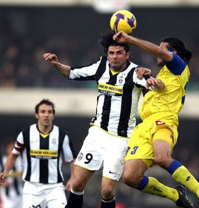 Vincenzo Iaquinta (Juventus Turin, li.) gegen Mario Yepes (Chievo Verona) -  Fußball Herren Serie A 2008 2009, 1. Liga, Chievo Verona - Juventus Turin, Juve Gruppe Verona Dynamik,
