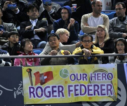 Our Hero - Fans von Roger Federer (Schweiz) mit Plakat -  (IMC2008111015709) Tennis WM Herren ATP Masters Cup 2008, Series, Tour Totale Shanghai