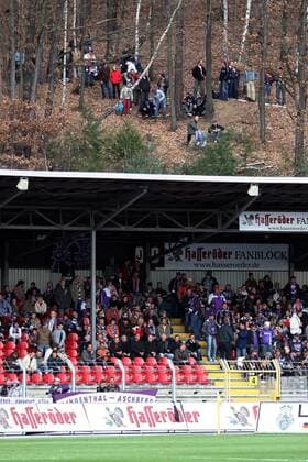 Fußball, Stadiongeschichte FC Erzgebirge Aue Fans des FC Erzgebirge Aue gibt es auch außerhalb des Erzgebirgsstadions Fußball Herren 3. Liga 2008 2009, FC Erzgebirge Aue Totale Erzgebirgsstadion Aue