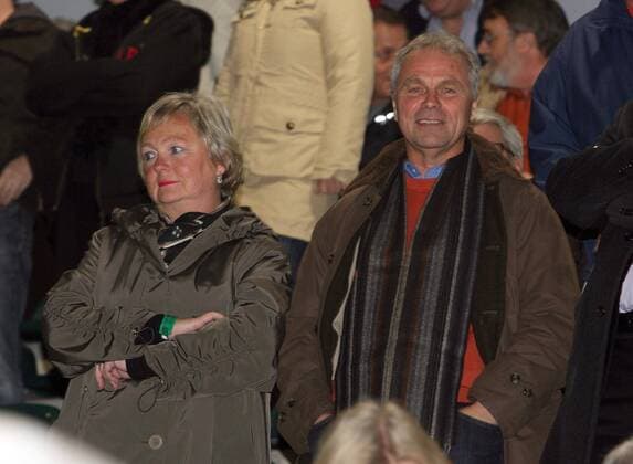 Bernhard Dietz (Deutschland, re.) besucht eine Begegnung des UEFA Womens Cups 2008 2009 in Duisburg Fußball EC 3 Damen UEFA Womens Cup 2008 2009, Women s, Pokal, Europapokal, Frauen, Frauenfußball Gruppe Duisburg Freude,