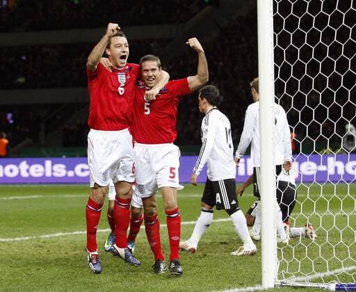 Matthew Upson (2.v.li.) jubelt mit John Terry (beide England) - EDITORIAL USE ONLY. No use with unauthorised audio, video, data, fixture lists, club league logos or live services. Online in-match use limited to 120 images, no video emulation. No use in betting, games or single club league player publications. Fußball Länderspiel Herren Freundschaftsspiel 2008, Test, Testspiel, Nationalteam, Nationaltrikot, Vdig Gruppe Berlin Freude,