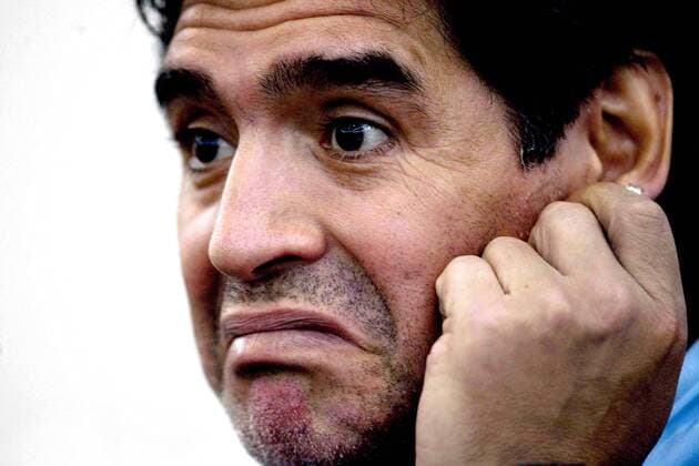 Nationaltrainer Diego Armando Maradona (Argentinien) - Pressekonferenz -  Fußball Länderspiel Herren Freundschaftsspiel 2008, Test, Testspiel, Nationalmannschaft Porträt Glasgow Nachdenklichkeit, Skepsis,
