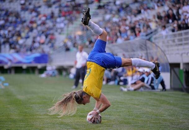 Leah (Brasilien U20) - Einwurf mit Salto - (Serie 1 4) - Fußball WM Damen U20 WM 2008, U 20, Länderspiel Nationalteam, Nationaltrikot, Frauen, Frauenfußball Einzelbild Temuco Dynamik,