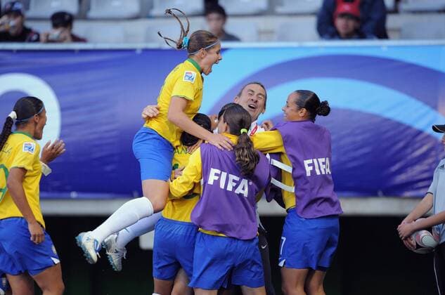 Torjubel Brasilien U20 mit Erika (li.) - Fußball WM Damen U20 WM 2008, U 20, Länderspiel Nationalteam, Frauen, Frauenfußball, Nationaltrikot Gruppe Temuco Freude, Begeisterung,