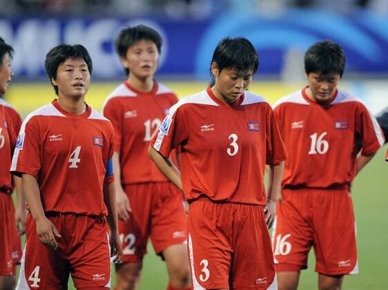 Enttäuschung Nordkorea U20, v.li.: Hyang Mi Kim, Kuk Hui Pak und Sol Ryon Sin - Fußball WM Damen U20 WM 2008, U 20, Länderspiel Nationalteam, Frauen, Frauenfußball, Länderspiel, Nationaltrikot Gruppe Temuco