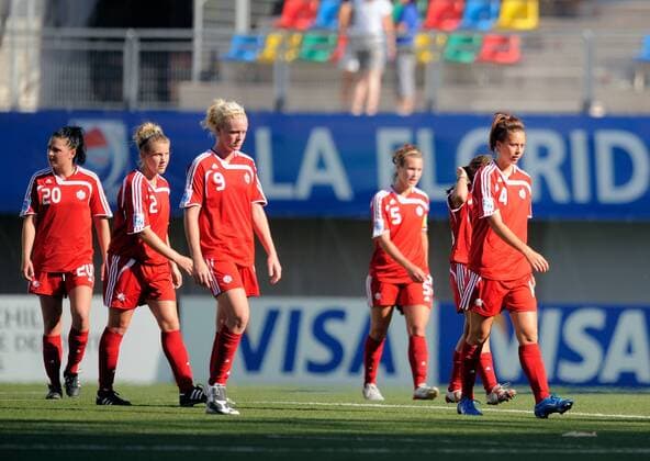 Kanada U20 enttäuscht, u.a. Alexandra Marton (re.) - Fußball WM Damen Frauen U20 WM, U 20, Frauenfußball, Länderspiel, Nationalmannschaft, Nationaltrikot Gruppe o00 2008 Santiago de Chile Enttäuschung,
