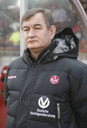 Trainer Milan Sasic (Lautern) Fußball 2. BL Herren Saison 2008 2009, 1. FC Kaiserslautern Einzelbild Augsburg Nachdenklichkeit,