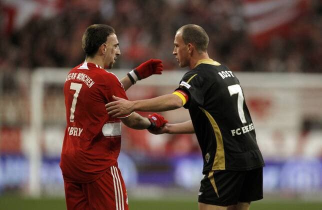 Franck Ribery (Bayern, li.) und Timo Rost (Cottbus) Fußball 1. BL Herren Saison 2008 2009, FC Bayern München - FC Energie Cottbus 4:1 Gruppe München