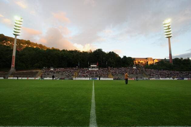 Fußball, Stadiongeschichte FC Erzgebirge Aue Innenansicht des Erzgebirgsstadions - Heimspielstätte von FC Erzgebirge Aue Fußball Herren DFB Pokal 2008 2009, Pokalspiel, FC Erzgebirge Aue Totale Erzgebirgsstadion Aue