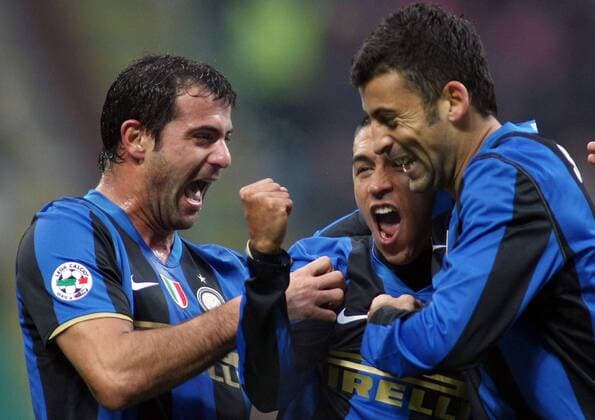 Torjubel Inter Mailand, v.li.: Dejan Stankovic, Ivan Cordoba und Walter Samuel -  Fußball Herren Serie A 2008 2009, 1. Italienische Liga, FC Internazionale Gruppe Mailand Freude,