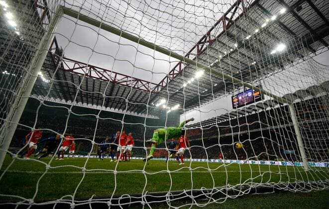 Inter Mailand erzielt im heimischen Giuseppe Meazza Stadion das 1:0 gegen Neapel -  Fußball Herren Serie A 2008 2009, 1. Italienische Liga, Internazionale Mailand - SSC Napoli 2:1, Vdig Totale San Siro Mailand