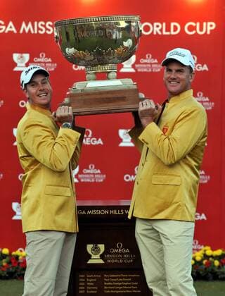 Robert Karlsson (re.) und Henrik Stenson (beide Schweden) gewinnen den Omega Mission Hills World Cup 2008 -  (IMC2008120185480) Golf Herren Omega Mission Hills World Cup 2008, Gruppe Shenzhen Freude,