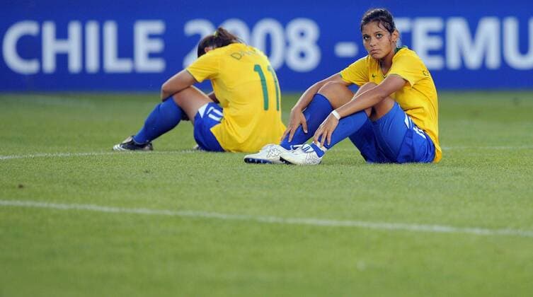 Calandrini (re.) und Daiane (beide Brasilien U20) enttäuscht nach dem Ausscheiden im Viertelfinale - Fußball WM Damen U20 WM, U 20, Länderspiel, Nationalteam, Nationaltrikot, Frauen, Frauenfußball Gruppe o0 2008 Coquimbo
