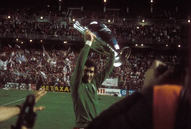 Torwart Peter Shilton (Nottingham Forest) - Sieger im Europapokal der Landesmeister 1980 Fußball EC 1 Herren DEUTSCHSPRACHIGE SPORTZEITSCHRIFTEN UND -ZEITUNGEN NUR NACH RÜCKSPRACHE 1979 1980 Einzelbild Madrid Freude,