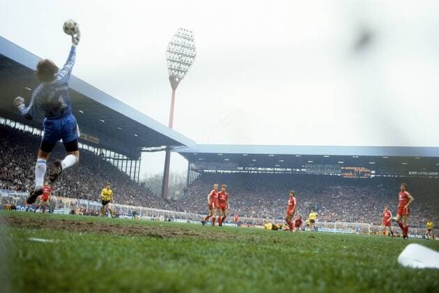 Torwart Jean Marie Pfaff (Bayern, li.) im Dortmunder Westfalenstadion Fußball 1. BL Herren DEUTSCHSPRACHIGE SPORTZEITSCHRIFTEN UND -ZEITUNGEN NUR NACH RÜCKSPRACHE 1988 1989 Totale Dortmund