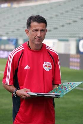 Trainer Juan Carlos Osorio (New York Red Bulls) - (Icon918j0835) Fußball Herren MLS 2008, Major League Soccer, RedBull, RB, Bull, RedBulls, NY, N Y Einzelbild Carson EDITORIAL USE ONLY