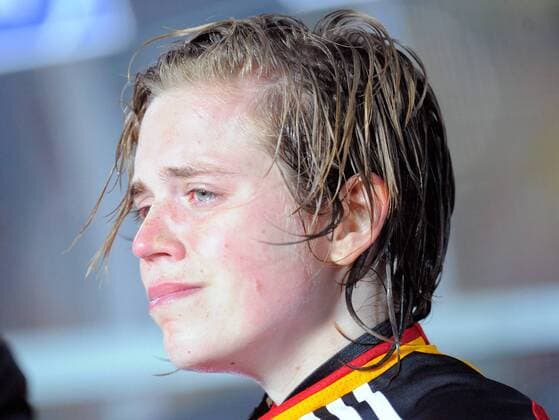 Katharina Baunach (Deutschland U20) weint vor Enttäuschung - Fußball WM Damen U20 WM 2008, U 20, Frauen, Frauenfußball, Länderspiel, Nationalteam Porträt Halbfinale La Florida, Santiago de Chile Verzweiflung