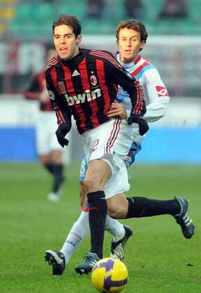 Kaka (AC Mailand, li.) gegen Pablo Ledesma (Catania) - Fußball Herren Serie A 2008 2009, 1. Italienische Liga, AC Milan - Calcio Catania 1:0 Gruppe Mailand Dynamik,