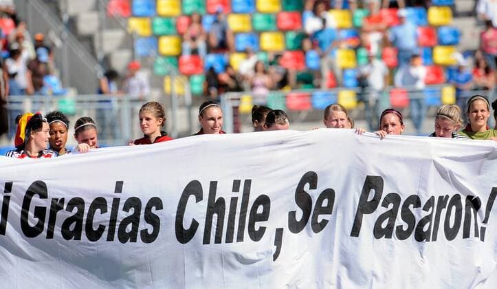 Gracias Chile, Se Pasaron! Deutsche U20 Nationalmannschaft verabschiedet sich von den chilenischen Gastgebern der U20 WM - Fußball WM Damen U20 WM 2008, U 20, Frauen, Frauenfußball, Länderspiel, Nationalteam, Nationaltrikot Spiel um Platz 3 Totale La Florida, Santiago de Chile