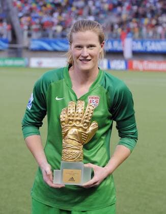 Alyssa Naeher (USA U20) mit dem goldenen Handschuh für die beste Torfrau der U20 WM 2008 - Fußball WM Damen U20 WM 2008, U 20, Frauen, Frauenfußball, Länderspiel, Nationalteam, Nationaltrikot, Finale Einzelbild La Florida, Santiago de Chile